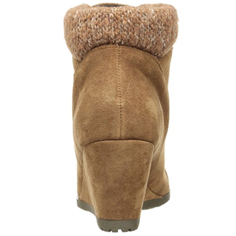 Sporty Sweater Lined Lace Up Wedge Booties - Picture 8 of 8